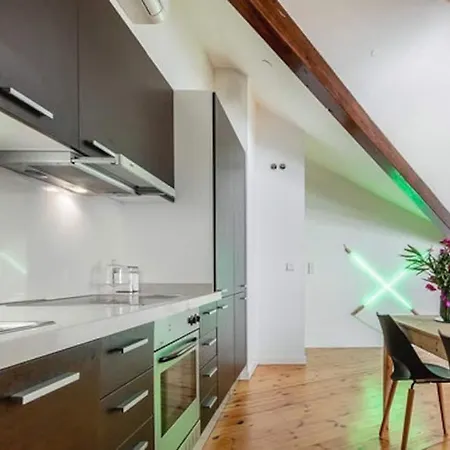 Apartamento Downtown - Chiado & Me 2 *